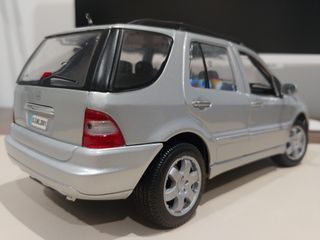 Mercedes Clase M 1:18