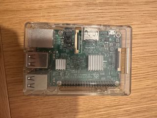 Raspberry Pi 3 Model B con carcasa