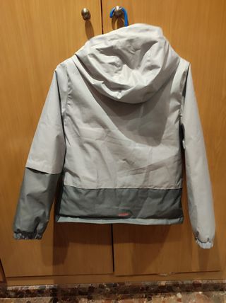 Cazadora de nieve gris y rosa