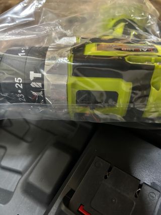 Taladro nuevo con dos baterías