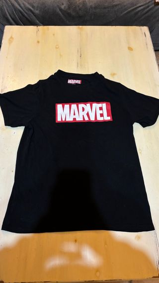 Camiseta Marvel Negra Logo