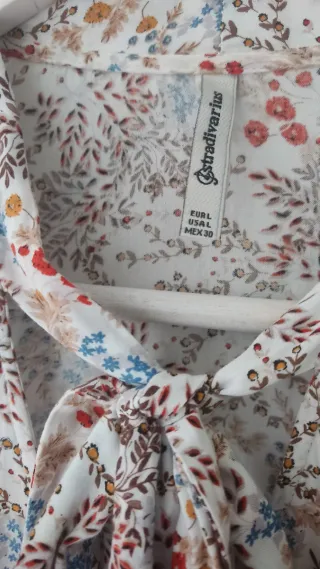 Blusa floral Stradivarius manga larga