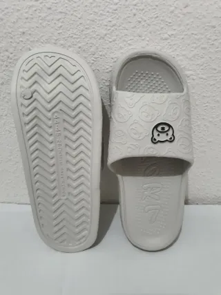 Sandalias Blancas con Dibujos de Ositos