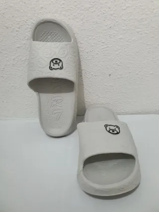 Sandalias Blancas con Dibujos de Ositos