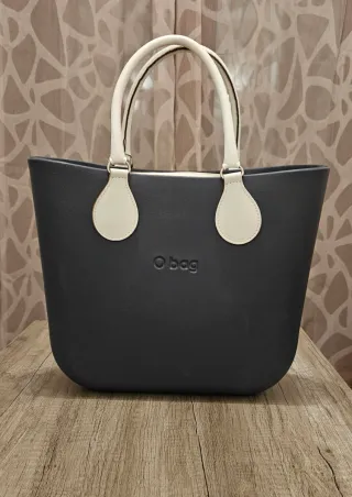 Borsa O bag grigio e bianco