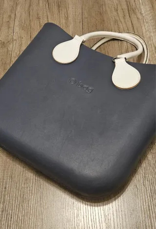 Borsa O bag grigio e bianco