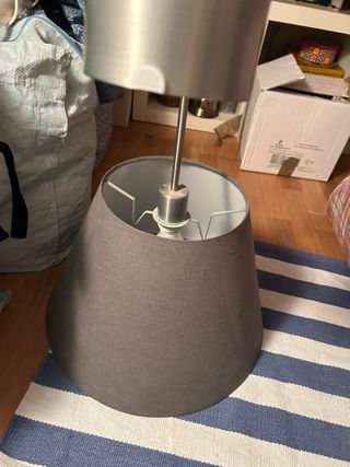 Lámparas de techo grises. para poner juntas