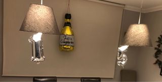 Lámparas de techo grises. para poner juntas