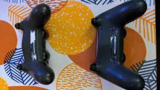 Dos mandos PS4 Sony negros