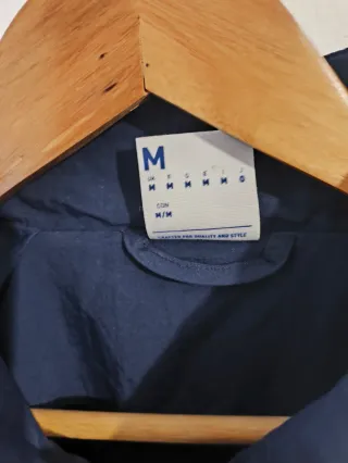 Chaqueta deportiva Reebok azul y roja