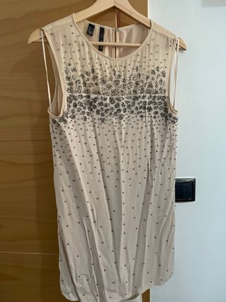 Vestido crema con abalorios