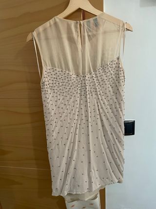 Vestido crema con abalorios