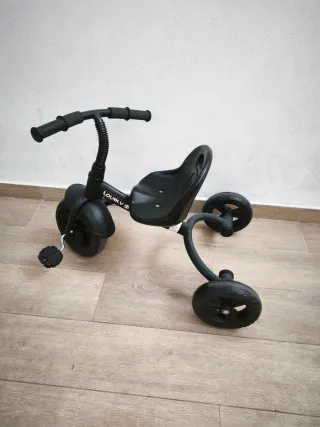 Triciclo infantil negro