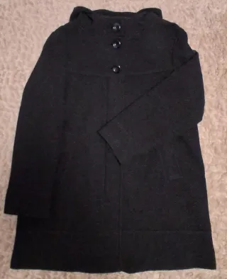 Abrigo negro mujer con capucha