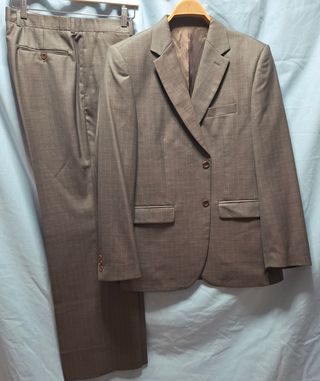 Traje de hombre marrón claro a rayas