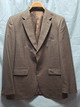 Traje de hombre marrón claro a rayas