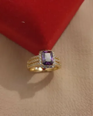 Anillo Chapado en Oro con Piedra Morada