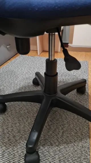 Silla de oficina azul