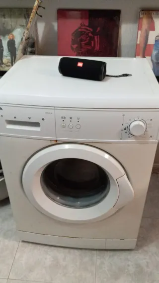 Lavadora blanca frontal