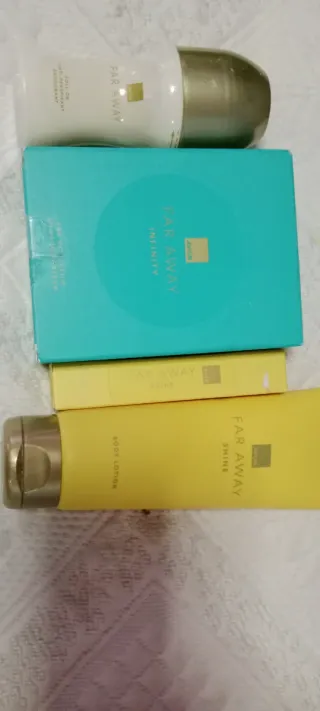 Pack 4 productos Far Away Avon