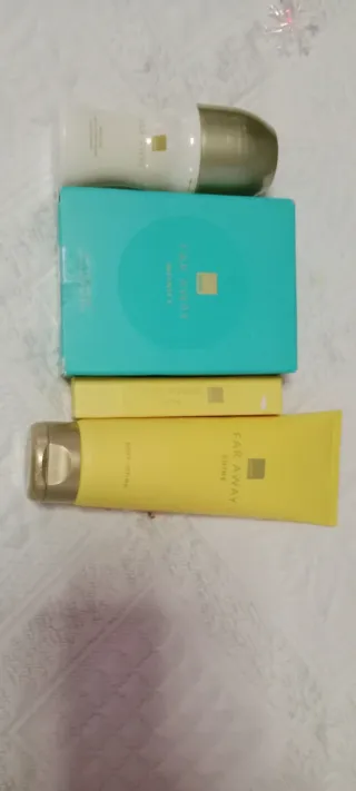 Pack 4 productos Far Away Avon