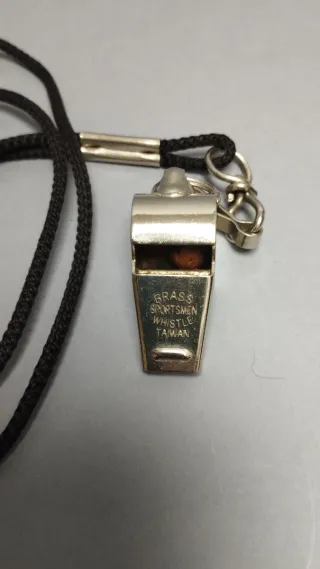 Silbato de latón para deportistas