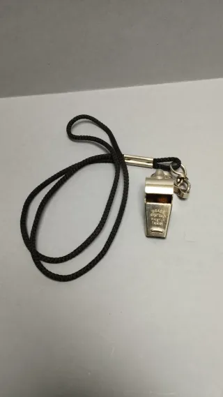 Silbato de latón para deportistas