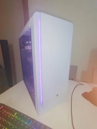 Torre PC Blanca con Luces LED RGB