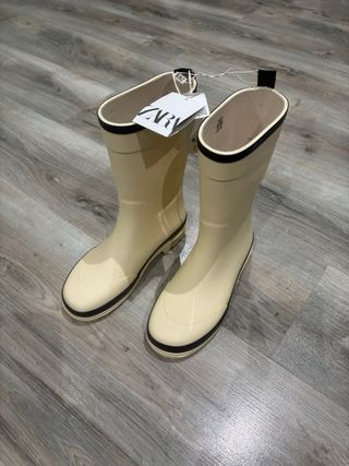 SIN ESTRENAR! Botas de agua Zara beige talla 36