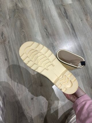 SIN ESTRENAR! Botas de agua Zara beige talla 36