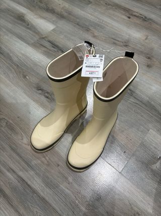 SIN ESTRENAR! Botas de agua Zara beige talla 36