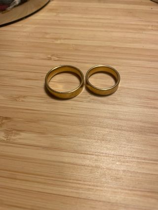 2 Anillos Dorados (2.4cm y 2cm) diámetros internos