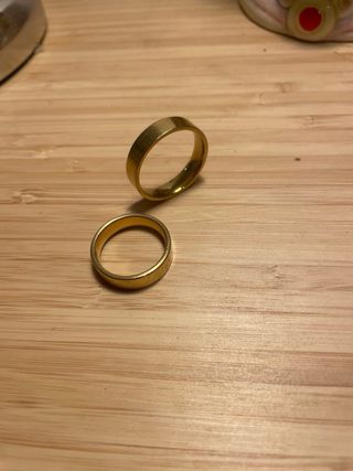 2 Anillos Dorados (2.4cm y 2cm) diámetros internos