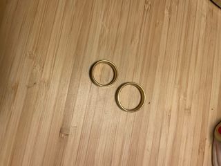 2 Anillos Dorados (2.4cm y 2cm) diámetros internos