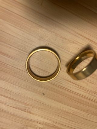 2 Anillos Dorados (2.4cm y 2cm) diámetros internos
