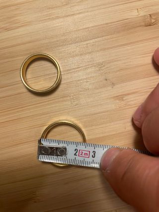 2 Anillos Dorados (2.4cm y 2cm) diámetros internos