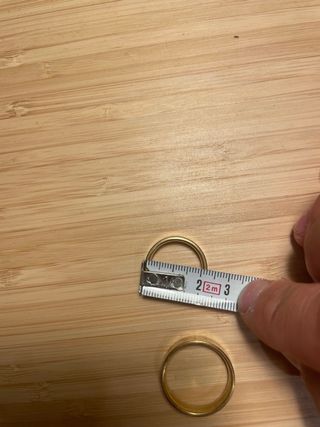 2 Anillos Dorados (2.4cm y 2cm) diámetros internos