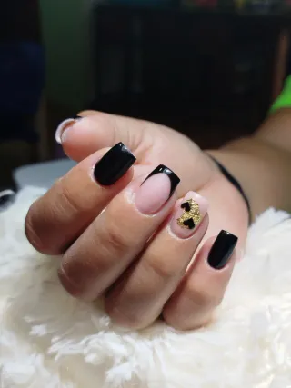 Manicura y pedicura a domicilio en Barcelona