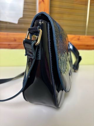 Bolso Desigual Azul Noche Charol Bordado