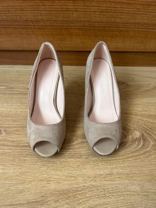 Zapatos de tacón beige