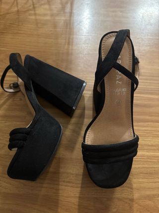 Tacones Mary Paz Negros Talla 38