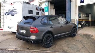 Llantas 22” Porsche Cayenne tres con neumáticos