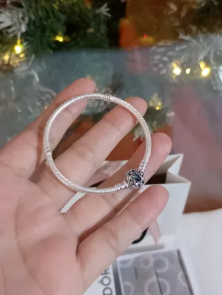 Pulsera con su caja.