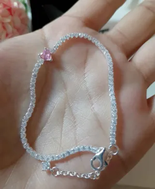 Pulsera con su caja.