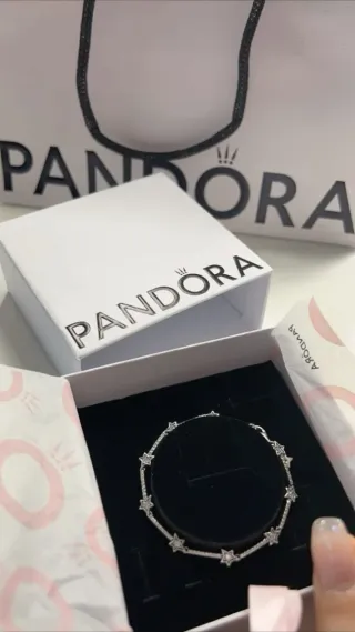 Pulsera con su caja.
