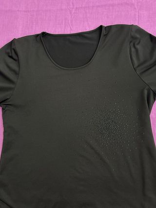 Camiseta negra mujer con detalles
