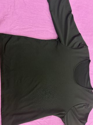 Camiseta negra mujer con detalles