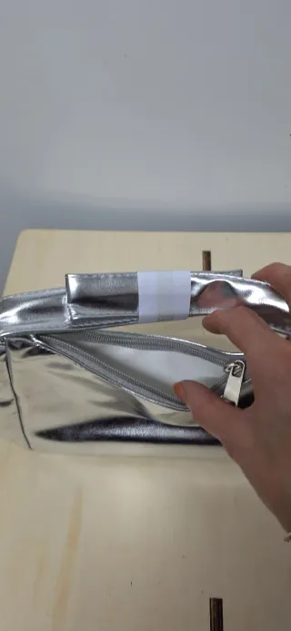 Lote 2 bolsos: azul y plateado