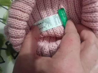 Gorro de lana canalé con borlas