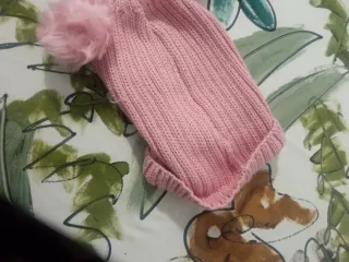 Gorro de lana canalé con borlas